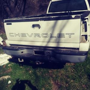 2000 Chevy tailgate great condition got all parts